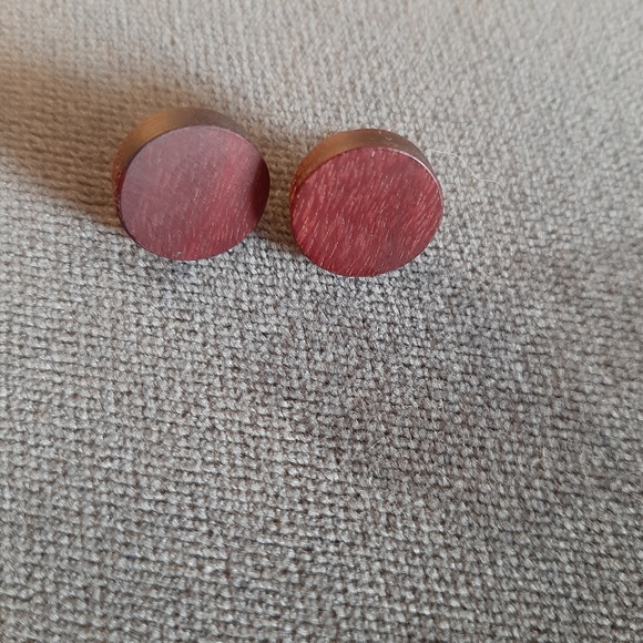 Wood stud earrings - Picture 4 of 4